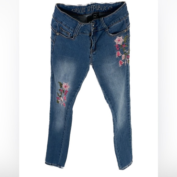 Blue Republic Skinny Low rise embroidered  floral pattern Jean. - Picture 1 of 9